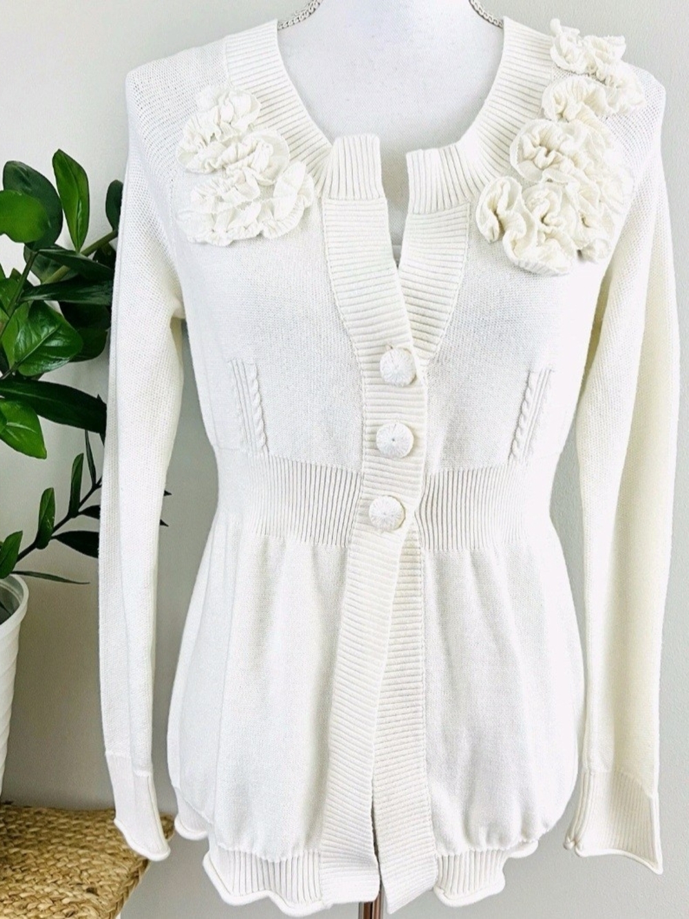 DKNY Jeans Ivory Rosette 3D Floral-Appliqué Knit Cardigan. Size M